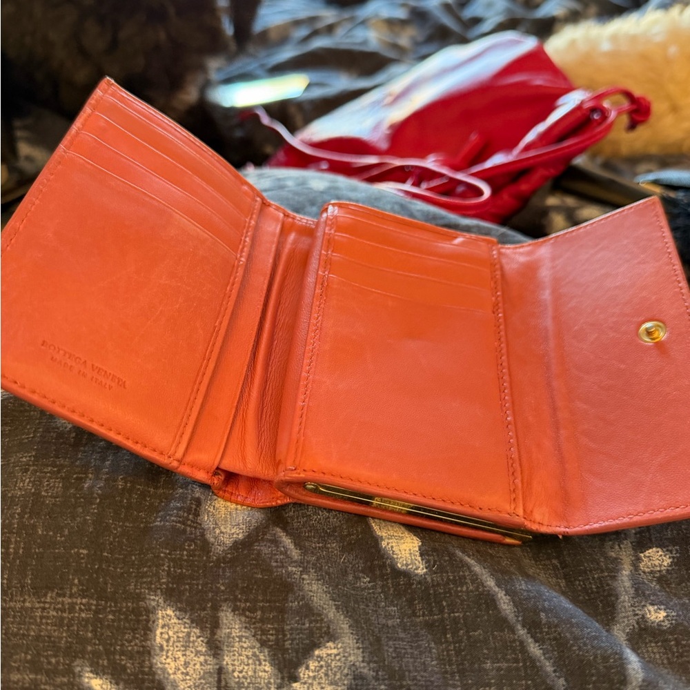 Bottega Veneta Coral Woven Clutch - Picture 4 of 7